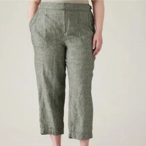 Athleta Women's green voyager Cropped Pants